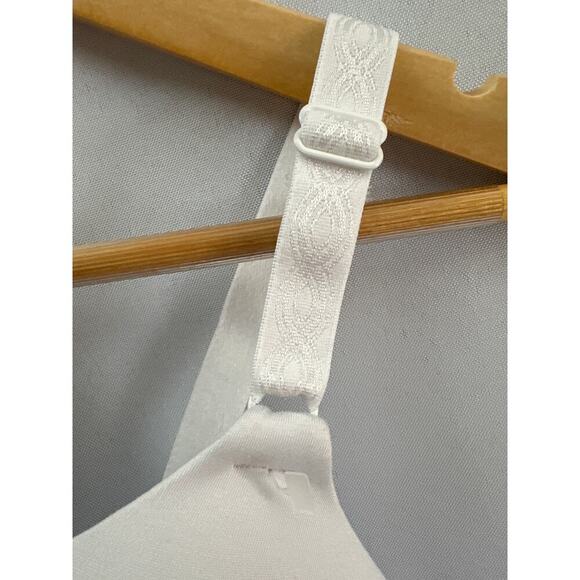 Warners 38D White Bra Wireless and Seamless NWOT - Picture 3 of 4